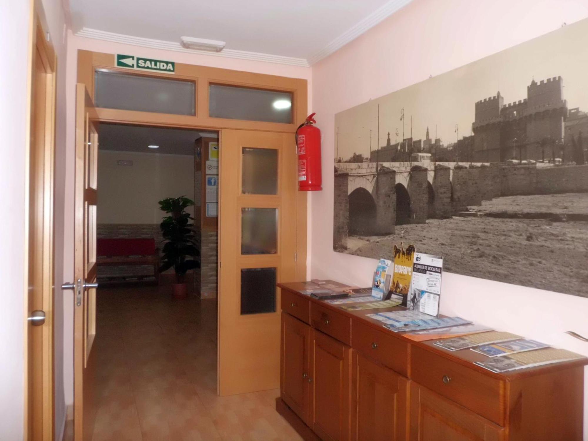 Hostal Abastos Walencja Zewnętrze zdjęcie
