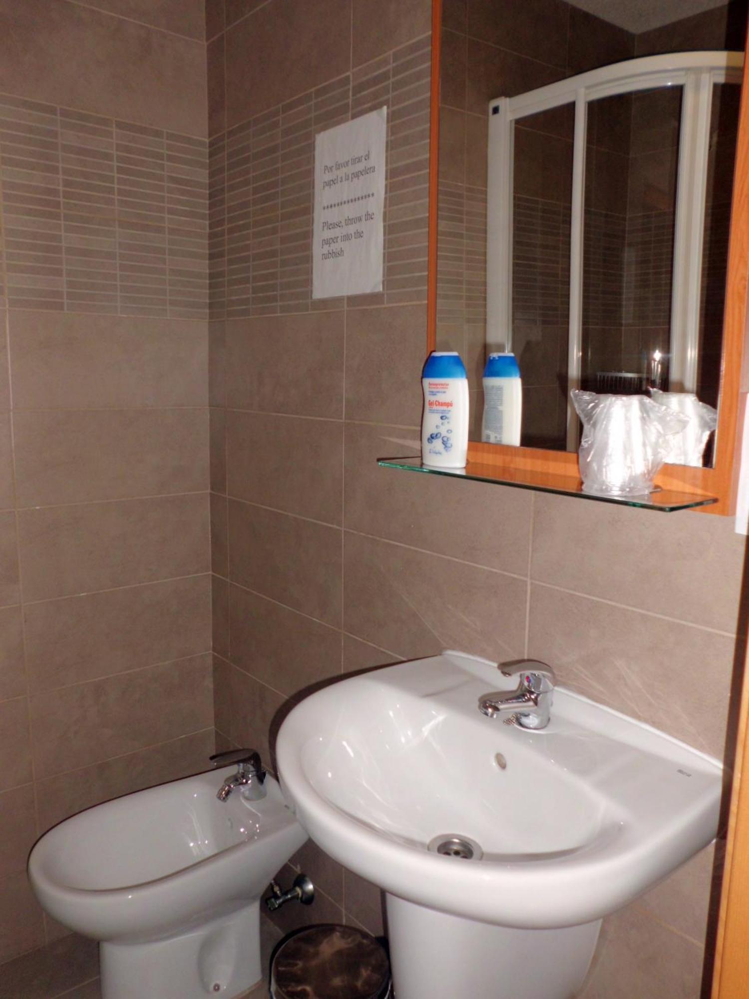 Hostal Abastos Walencja Zewnętrze zdjęcie