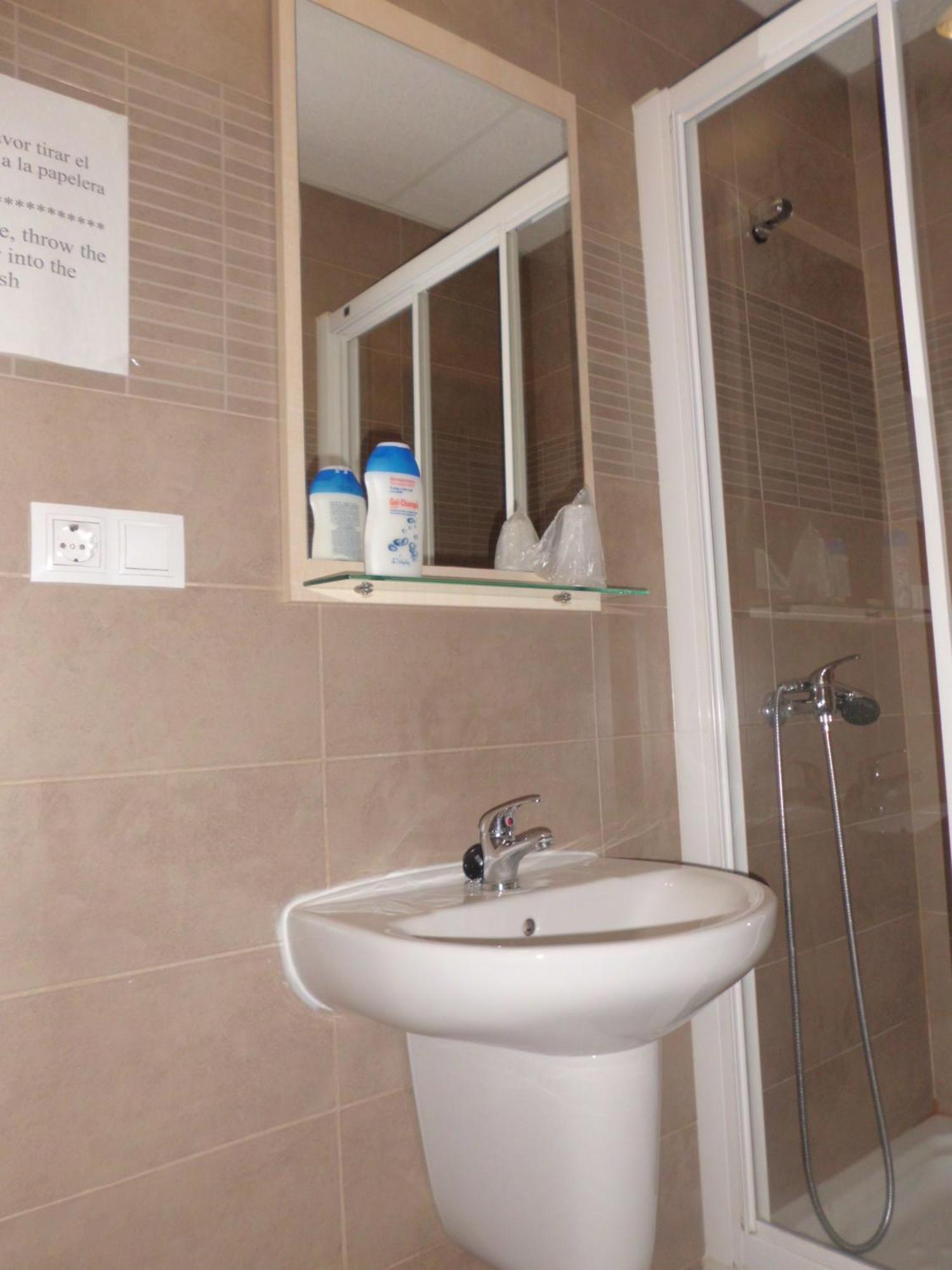 Hostal Abastos Walencja Zewnętrze zdjęcie