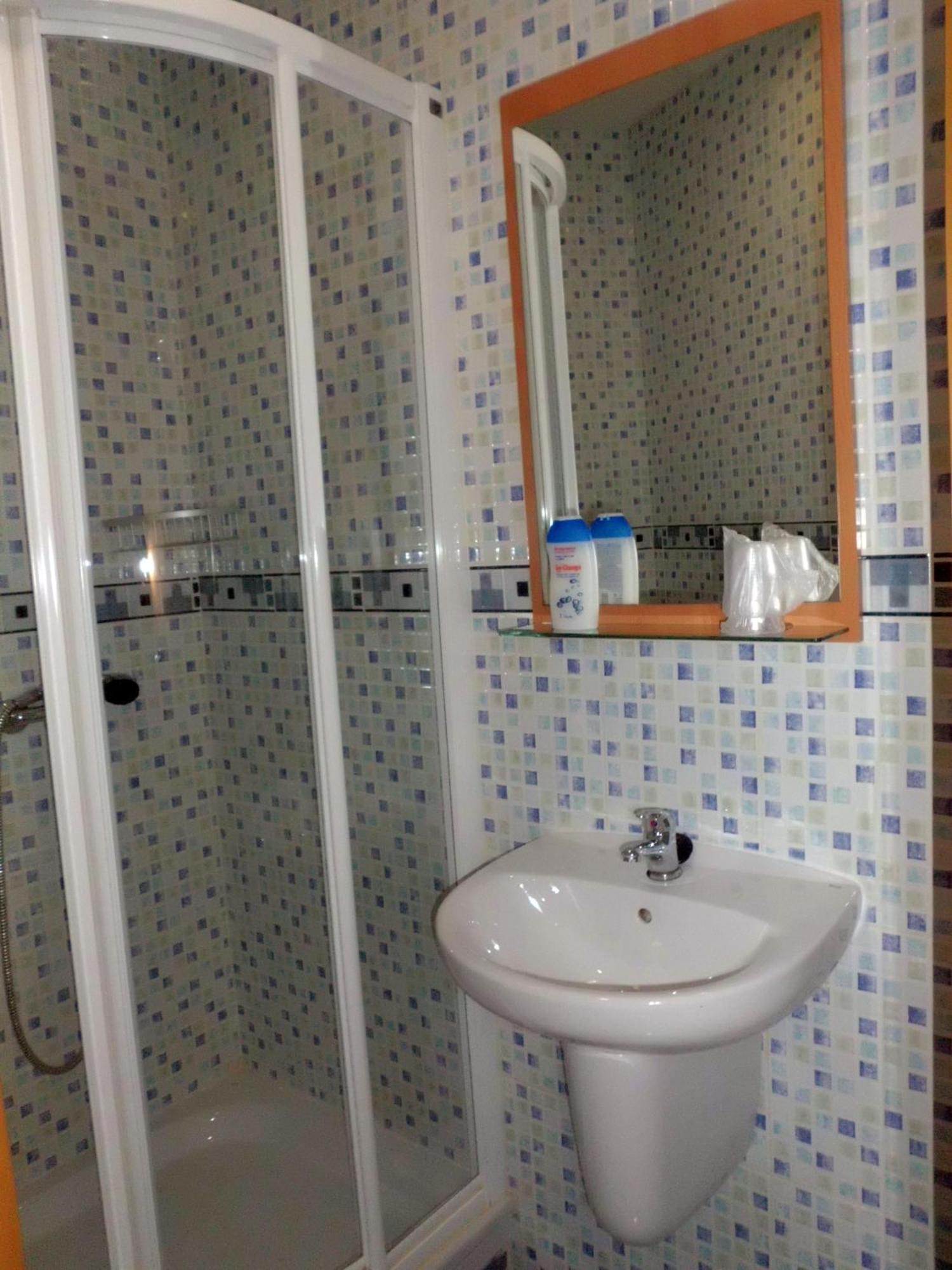 Hostal Abastos Walencja Zewnętrze zdjęcie