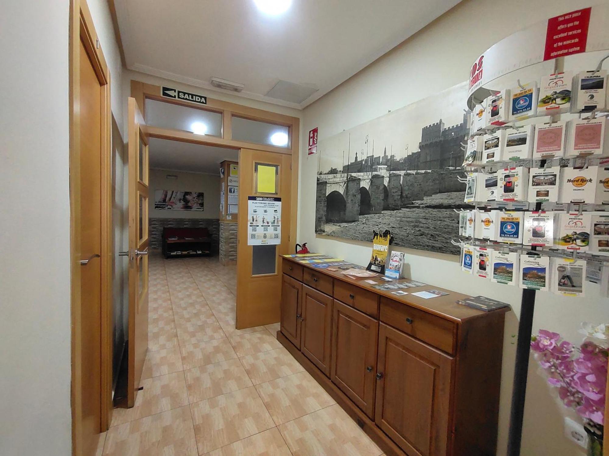 Hostal Abastos Walencja Zewnętrze zdjęcie